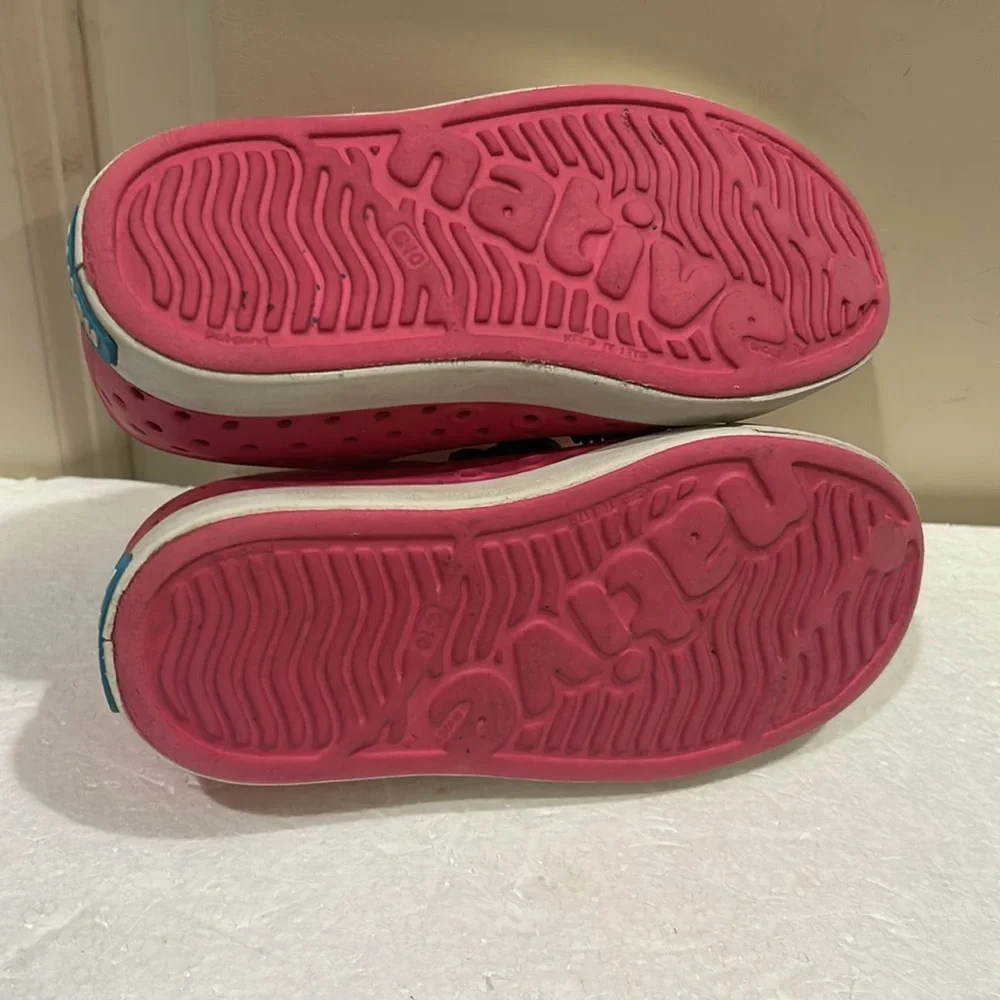 Native Hello Kitty jewels on perforated water shoes size 10 toddler pink white